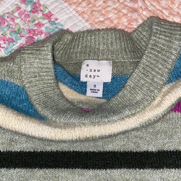 Sweater - Picture 2 of 3